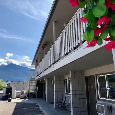 Canterbury Inn Invermere Eksteriør bilde