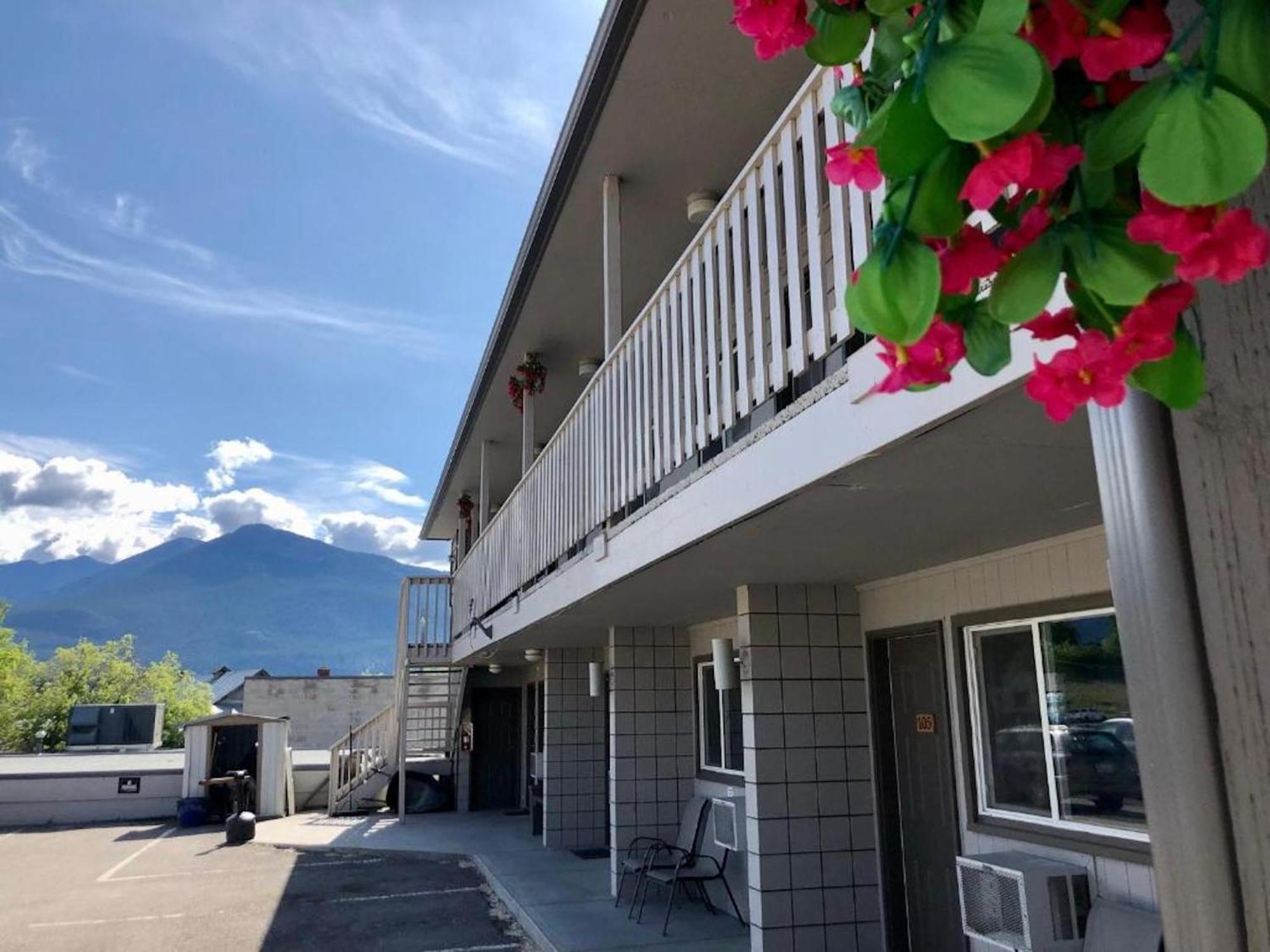 Canterbury Inn Invermere Eksteriør bilde