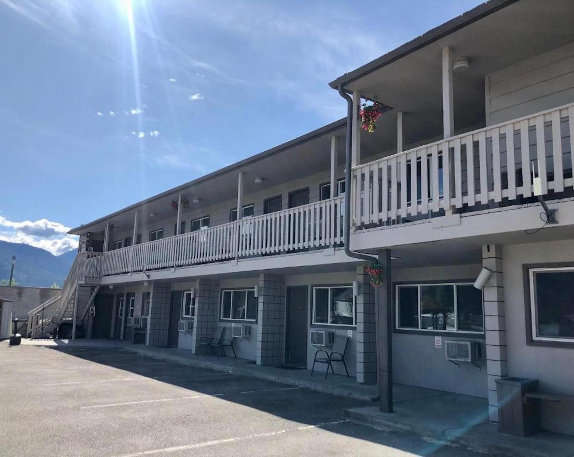 Canterbury Inn Invermere Eksteriør bilde