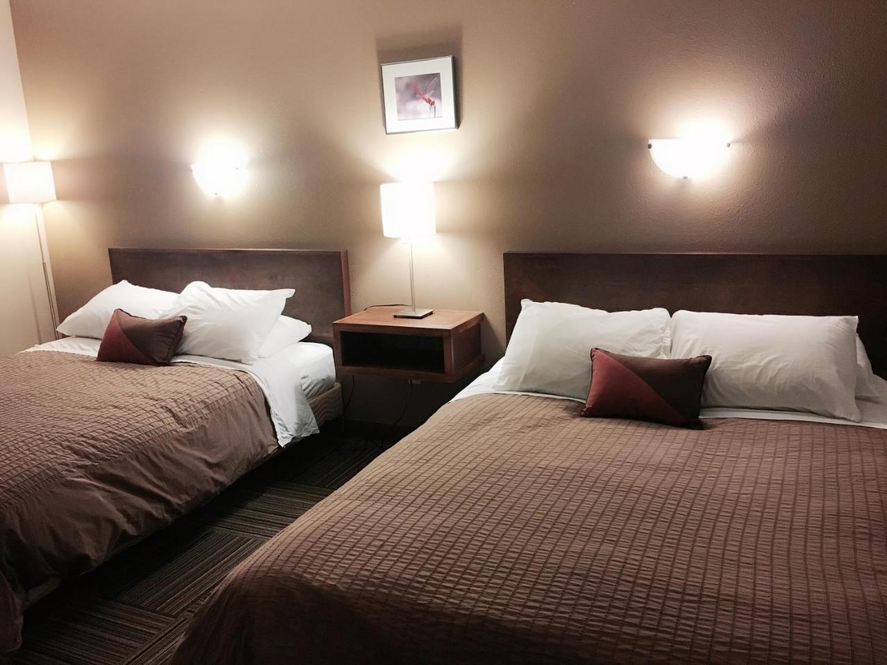Canterbury Inn Invermere Eksteriør bilde