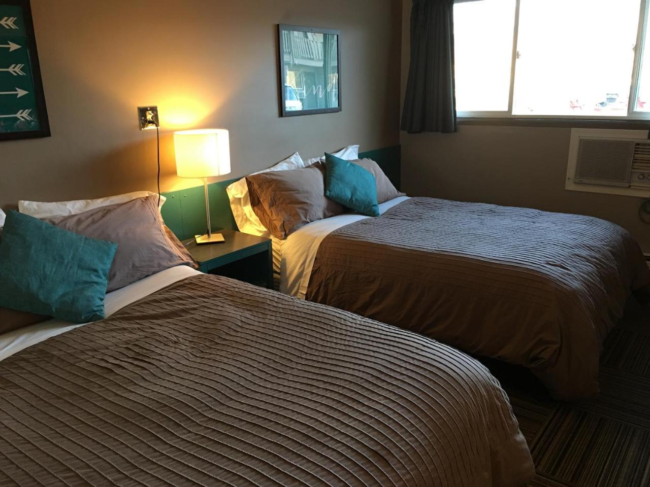 Canterbury Inn Invermere Eksteriør bilde